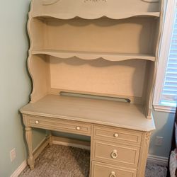 Desk With Hutch