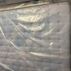NEW KING SIZE SEALY POSTUREPEDIC MATTRESS