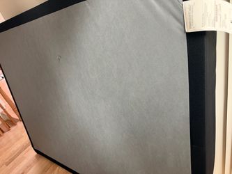 Queen boxspring 7”, like new condition