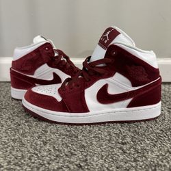 Air Jordan 1 Mid SE Red Velvet Women’s Size 7.5 (SKU: FZ3334-100)