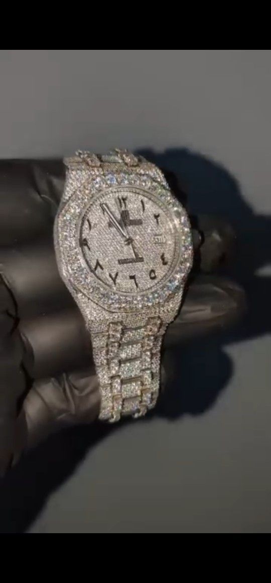Silver Moissanite