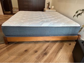 KING Beautyrest World Class Vanderbilt Mattress + Adjustable Base + Solid Wood Storage Platform Bed