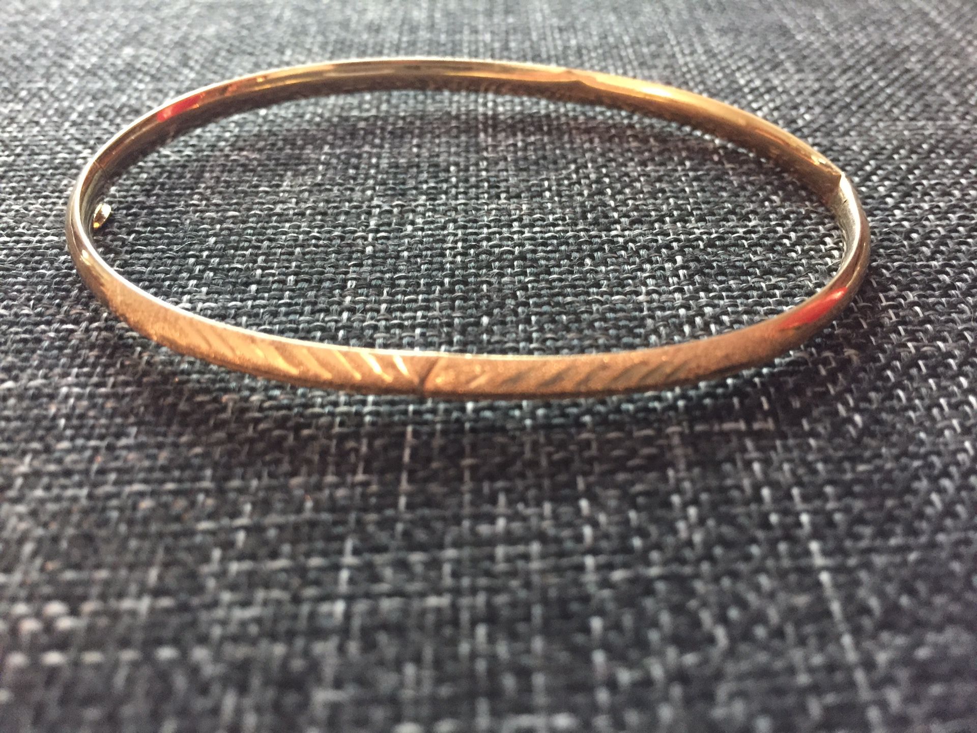 Bangle bracelet