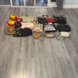 20 Pieces Women Bags And Hats 20 Piezas Bolsos Gorras 