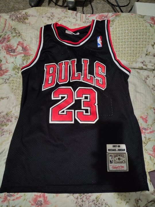 Micheal Jordan Chicago Bulls Jersey (Size M)