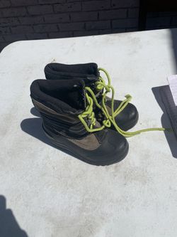 Kids Snow Boots Size 3y 