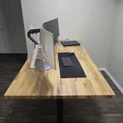 Wooden table with adjustable height