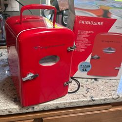 frigidaire retro mini beverage fridge 