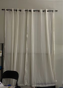 Curtain and curtain rod set with hooks
