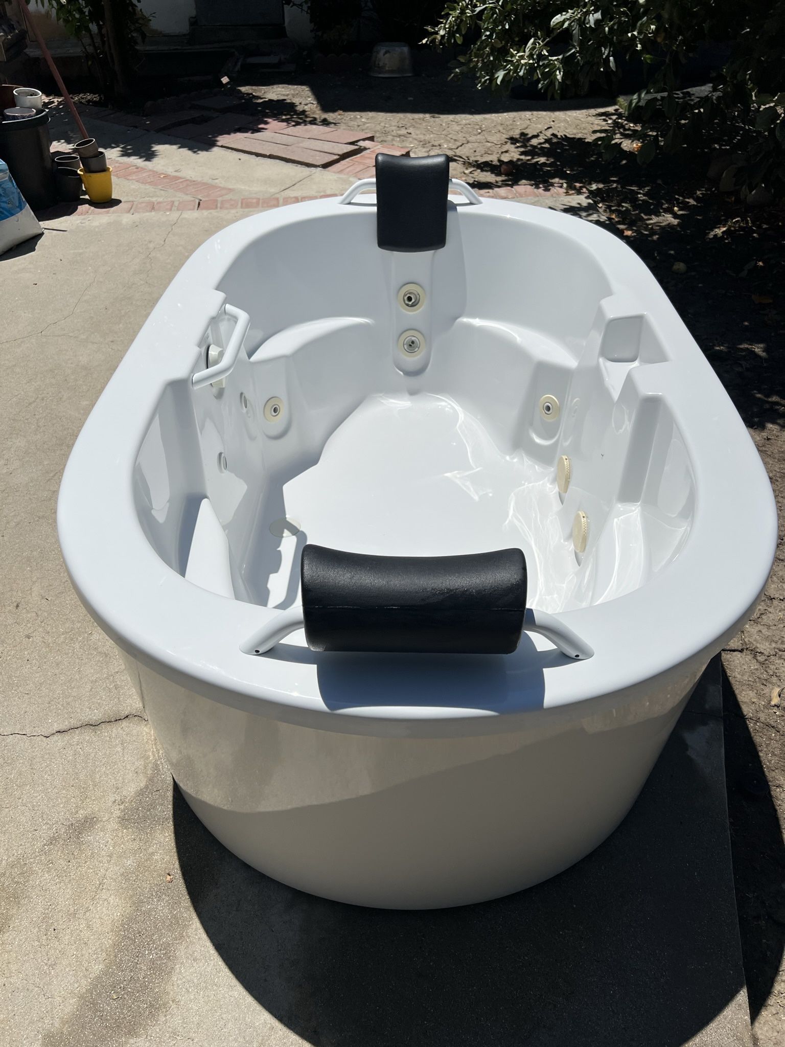 Zuma Collection Z7444 Whirlpool Free Standing Jacuzzi Tub