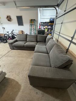 *FREE DELIVERY* GRAY SECTIONAL COUCH
