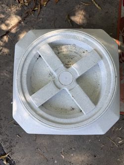 Let food vault air / water tight