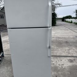 GE Refrigerator 