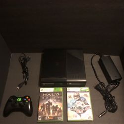 Xbox 360 🎮 E Slim 250g best version made works perfectly has latest update downloaded on it & games
