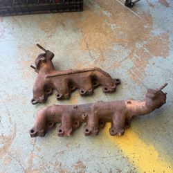 Ford Mustang Cast Iron Exhaust Manifold: D20E-9430-BA
