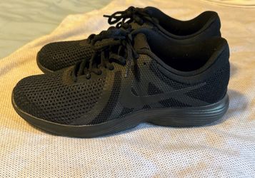 Nike revolution 4 triple black running shoes men’s size 8