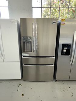 New Frigidaire 36” 21.5 Cu Ft Capacity Refrigerator
