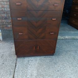 Antique Chest Of Drawers 
