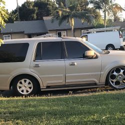 2004 Lincoln Navigator