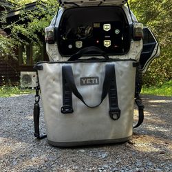 Yeti M40 Hopper Soft Cooler Tote