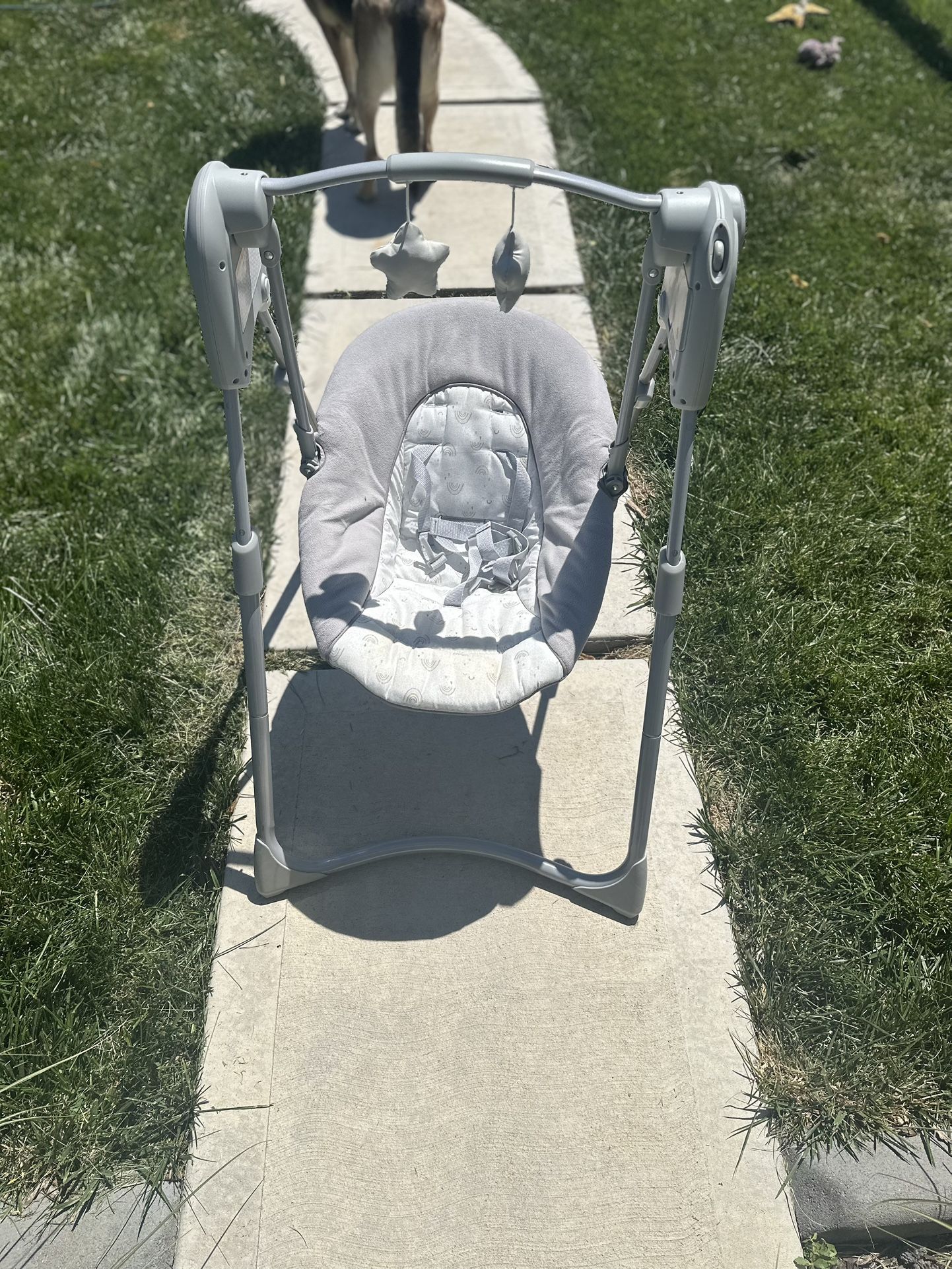 Graco Slim Spaces Compact Baby Swing