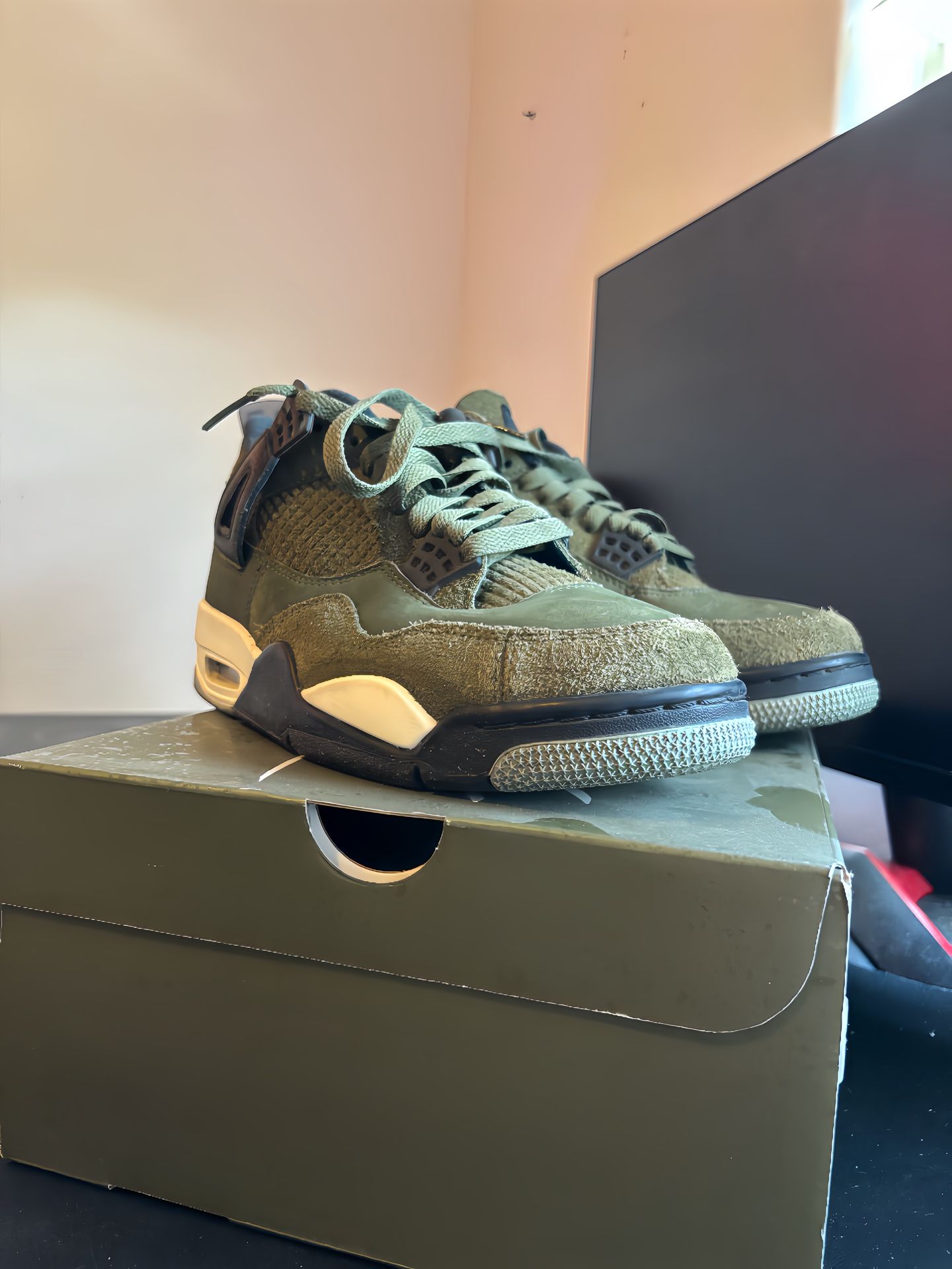Jordan 4 Retro Craft Medium Olive