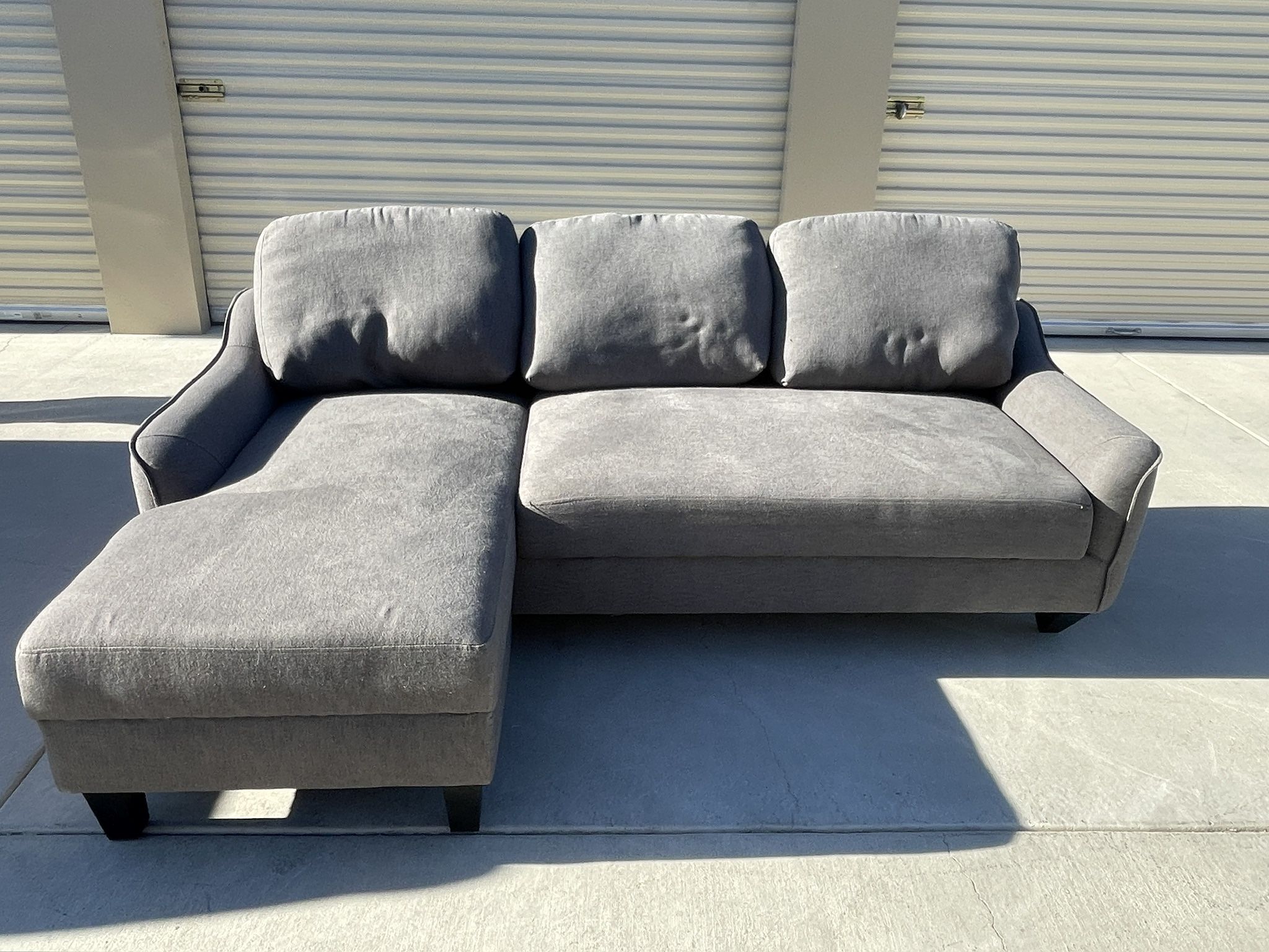 Gray L Sectional W/ Pullout (Free Delivery π)