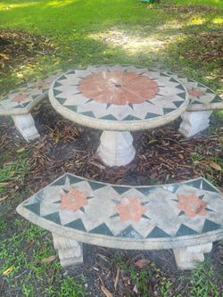 Concrete round table & bench