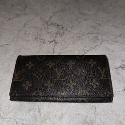 Louis Vuitton Wallet (100% Authentic/vintage)