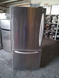 Refrigerator LG everything is and good working conditions 3 months warranty delivery and installation