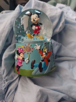 Mickey globe