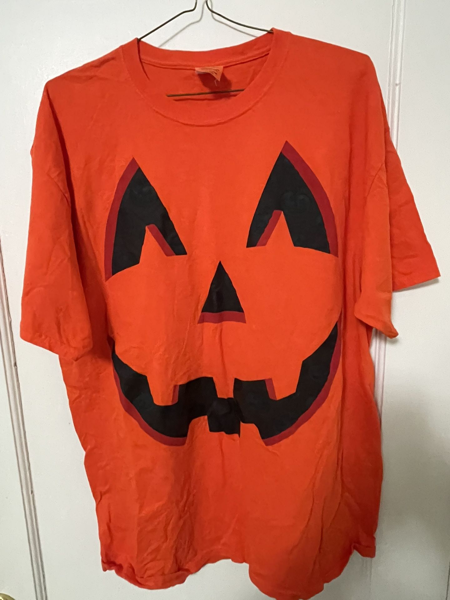 Halloween orange pumpkin shirt $5 ( mens XL ) “ unisex “