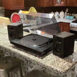 Samsung Bluetooth Turntable and Samson Speakers