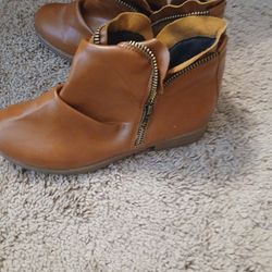 Brown ankle boot 6.5