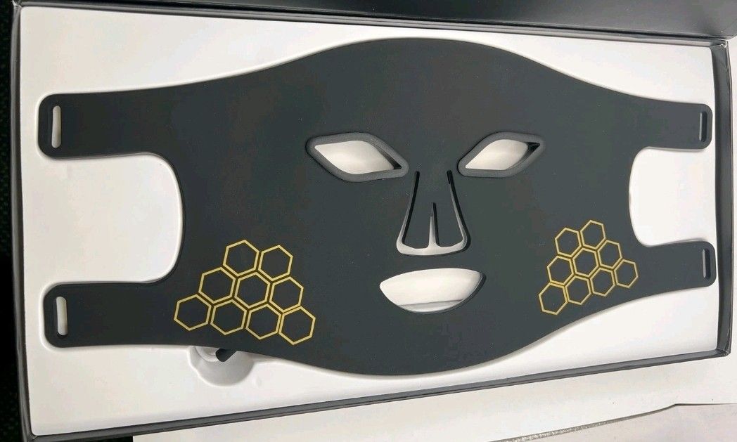 New LED Photon Light Therapy Mask for Facials Nice Skin w/ Remote