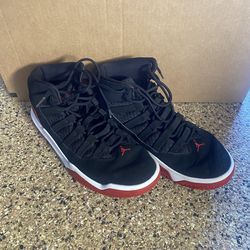 Jordan’s Max Aura, men’s 9