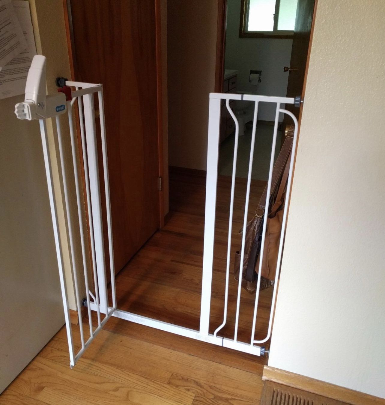 36” Tall By 29”-36.5” Wide Baby Gate Dog Gate Safety Gate Brand New Open Box 1166