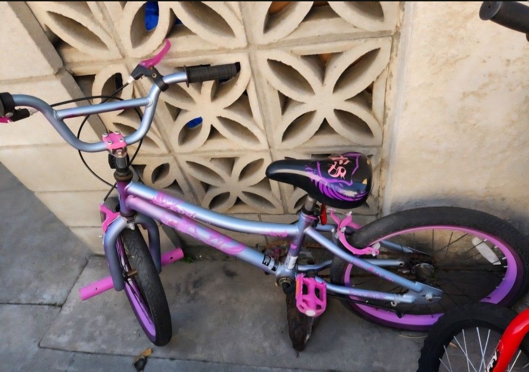 GIRLS BIKE PICK UP TODAY $15