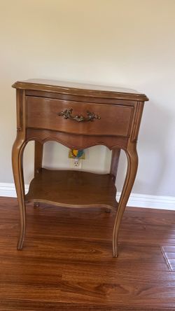 Vintage French Provincial Side Table / Nightstand