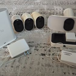 Arlo Pro4 2K (3) Outdoor Cameras & (1) Floodlight Camera + Solar Panel