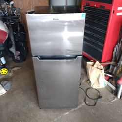 Danby Refrigerator/ Freezer