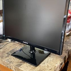 Samsung 22” TV  and Monitor 