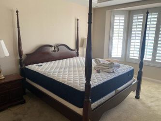 King size Solid wood, postal bed and mattresses