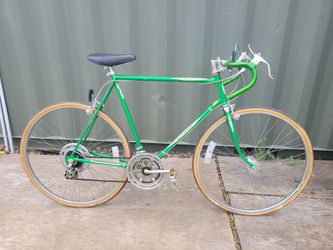 Vintage 1970s Green Schwinn Varsity 10 Speed Road Bike