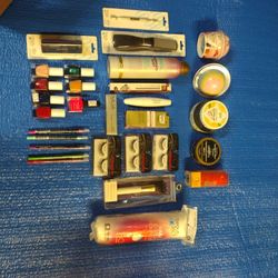 Women's 30 Piece Makeup Lot
