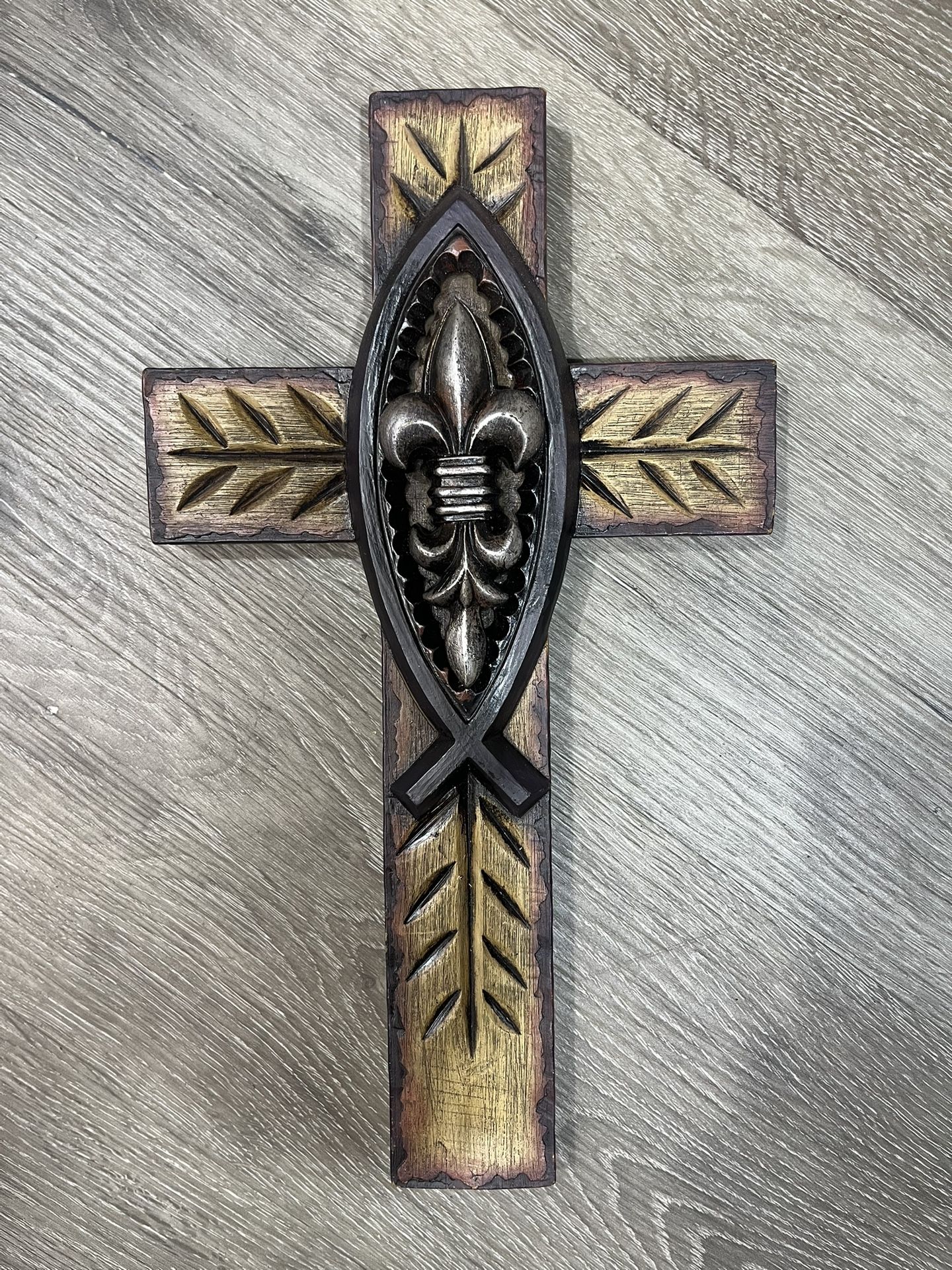 ICHTHUS WALL CROSS. WOOD LOOK