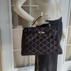 MY FLAT IN LONDON BLACK QUILTED BAG