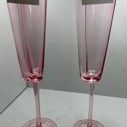 David Tutera Pink Heart Shaped Hold Rim Champagne Glasses for Sale in New  York, NY - OfferUp