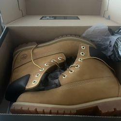 Women’s Timberland 6 Inch Premium  Size 9