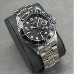 Brand New Invicta Pro Diver 30018 – Silver & Black Quartz – 43 mm w/ Box